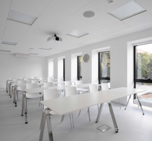 Společnost Wiesner-Hager je odborníkem na kancelářskou architekturu. Mimo to ale vybavuje eventové a konferenční prostory kulturních domů, hotelů a škol