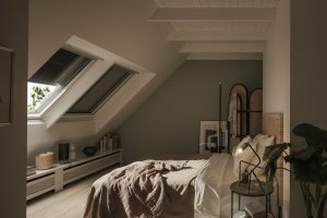 Lehká venkovní roleta na solární pohon SSS, Velux.