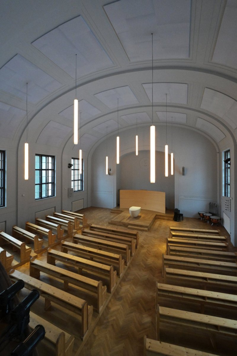Sbor ČCE na Smíchově, MCA atelier: Přibylo nové osvětlení, zlepšila se akustika.