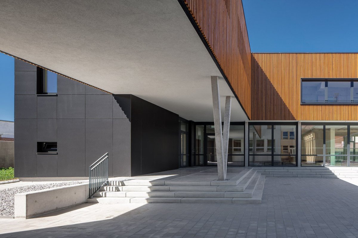 Pavilon ZŠ Smečno, LCArch s.r.o. - foto