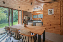 Interiér (Roubený rodinný dům, monom)