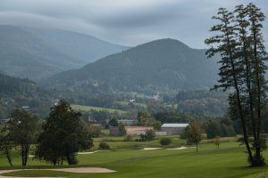 Zázemí údržby golfového rezortu v Ostravici pod Lysou horou od PAPOUSEK & SILHAN ARCHITECTS