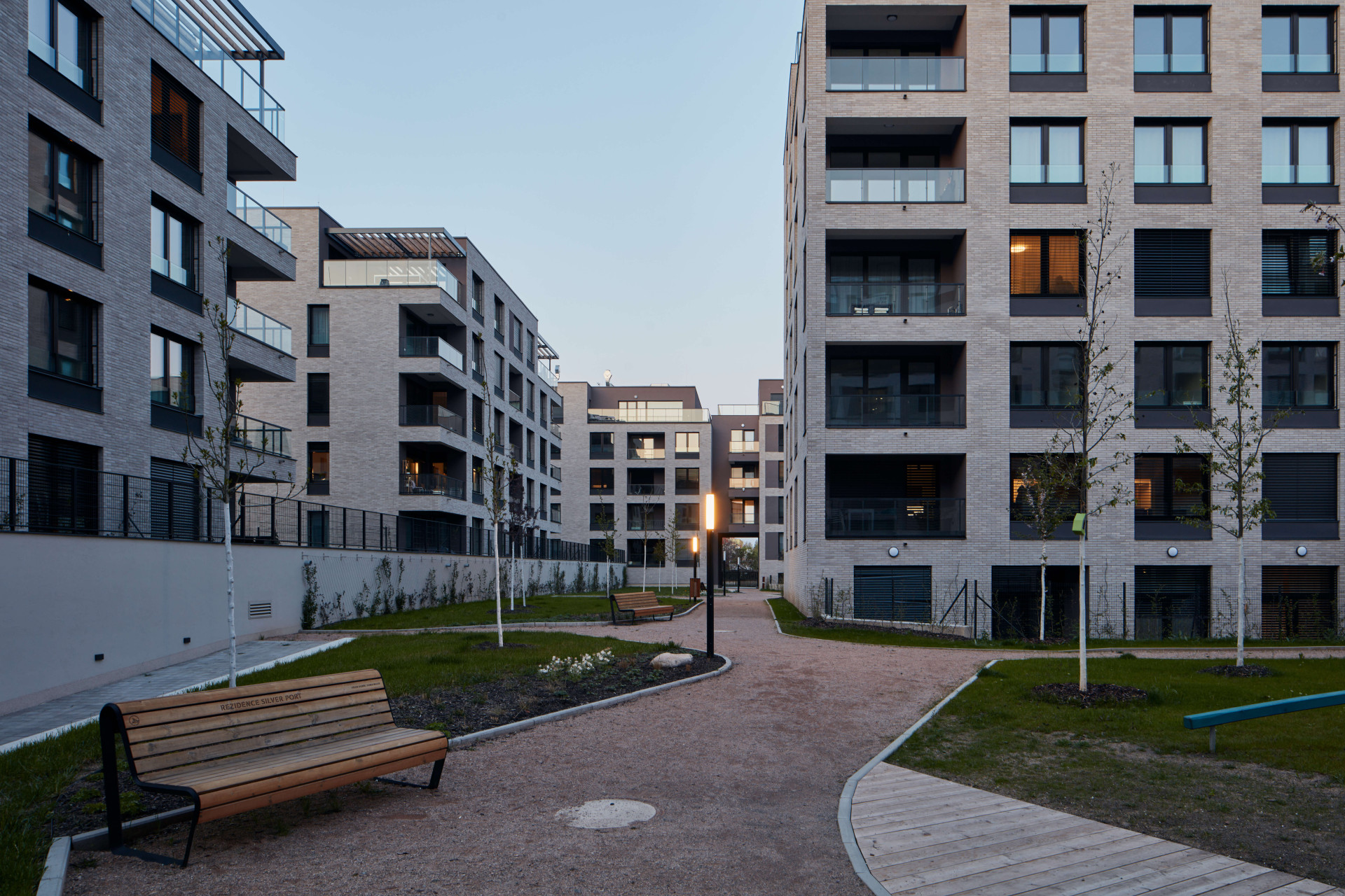 Ateliér Podlipný Sladký architekti realizoval celkem sedm bytových domů v pražských Strašnicích