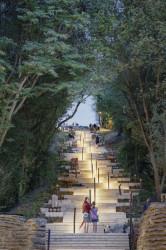 Ateliéry archigrest a topoScape proměnily skládku ve Varšavě na park.