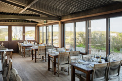 Výsledek je působivý také z hlediska životnosti, jakou garantují hliníková okna a posuvné systémy Schüco.
