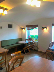 Stav před rekonstrukcí (Interiér restaurace Blatenský dvůr, Dominik Cvrček)