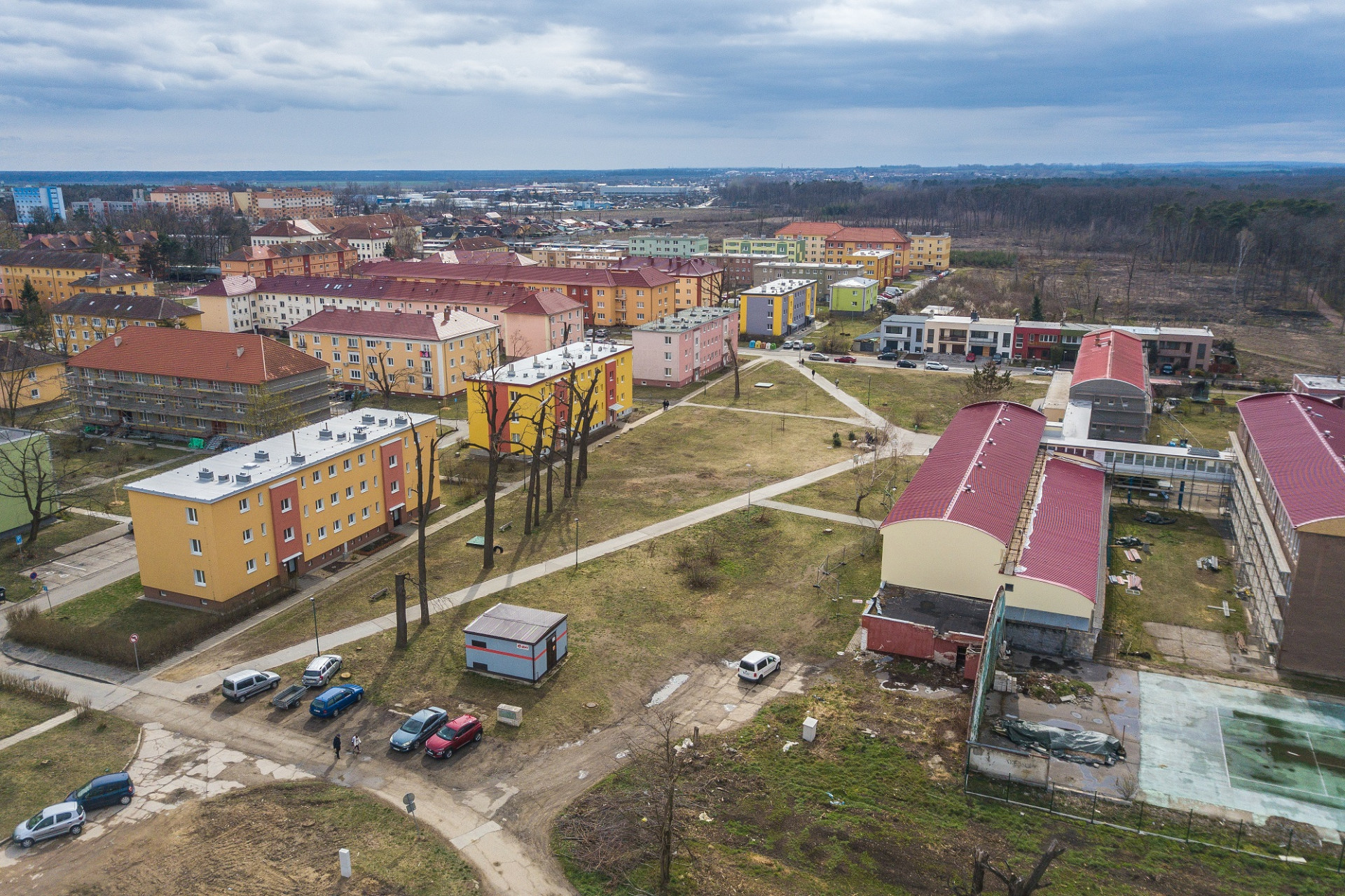 Nadace Proměny Karla Komárka vyhlašuje výzvu k obnově parku před Základní školou U Červených domků v Hodoníně