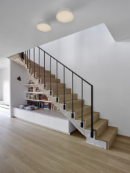 Rekonstrukce řadového domu v Újezdu nad Lesy od architektky Terezy Čudové Ajmové