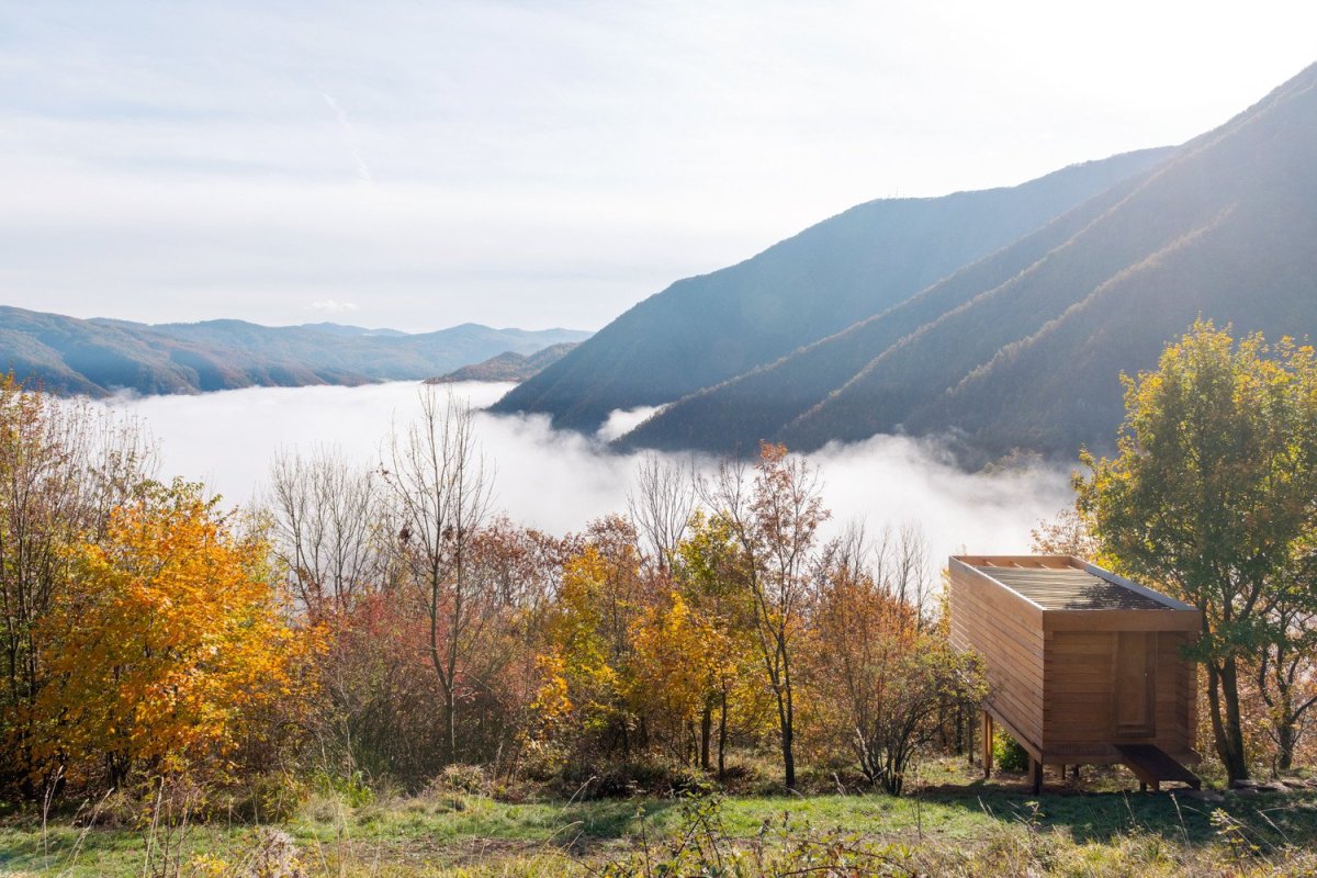 Mladí italští architekti postavili za dva týdny malou stavbu v Apeninách určenou k rozjímání a meditaci