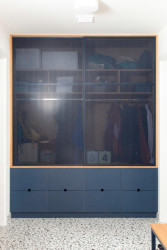 Skříně (Interiér domu v Lysolajích, Amulet architekti)