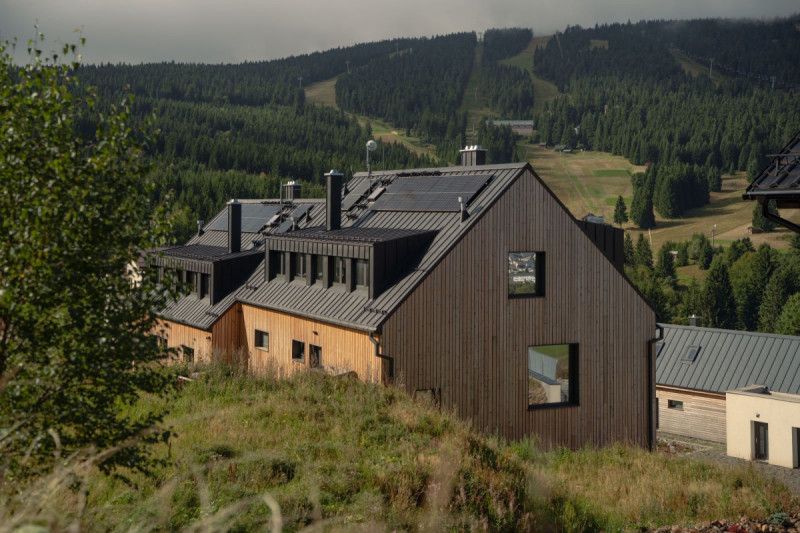  (Apartmánový dvojdům v Krušných horách; BekArch)