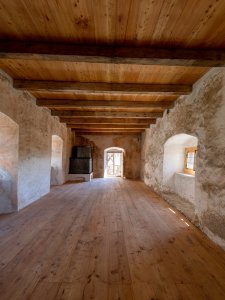 Hospodářská budova na hradě Uhrovec, Atelier ô / Martin Varga, Martin Kvitkovský, Pavol Pauliny