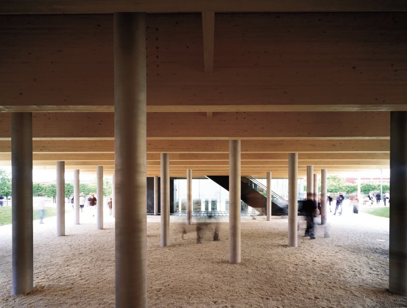 Konstrukce drží na slopuech (Pavilon České republiky na EXPO 2000; Chalupa architekti a partneři)