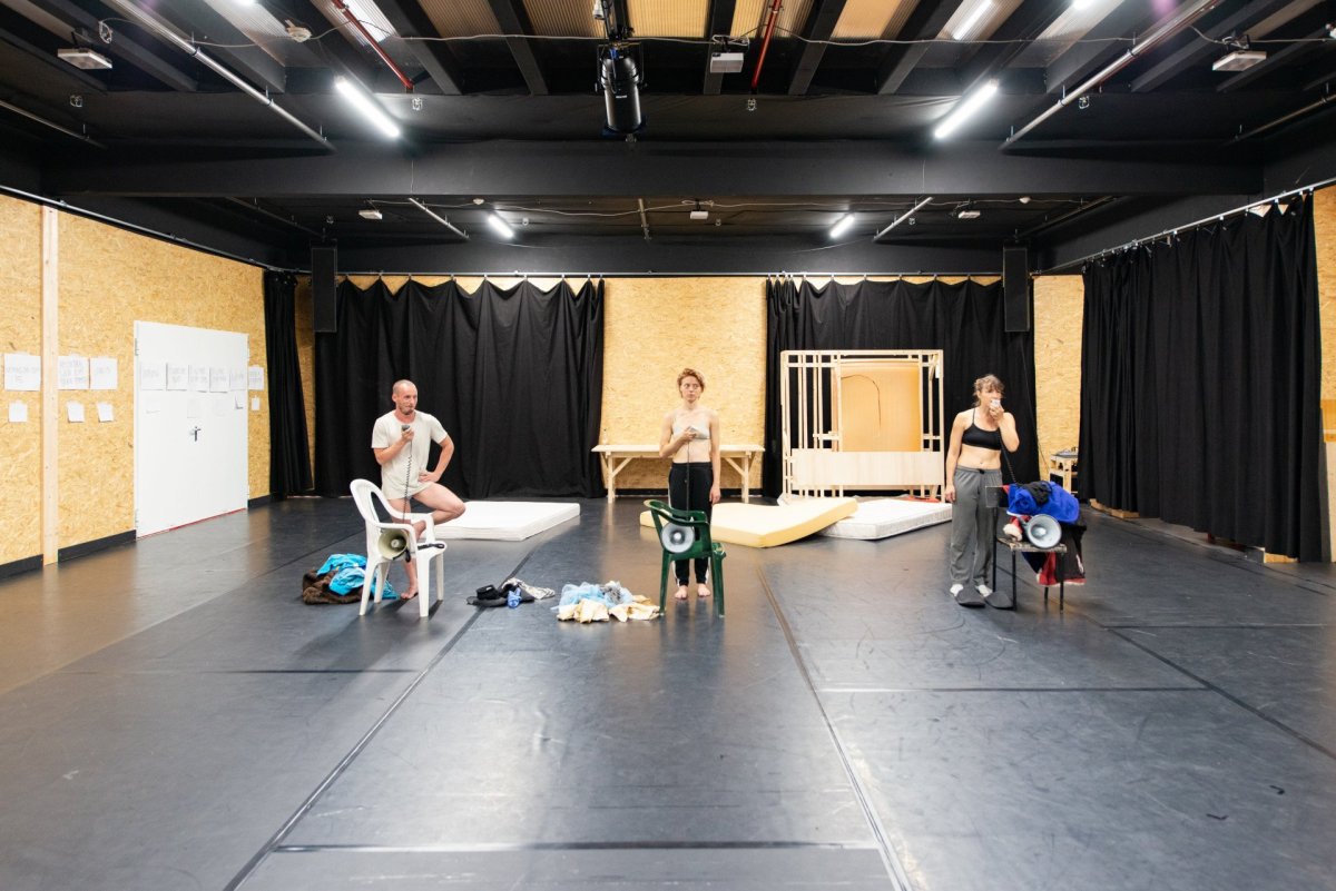 Wagenhallen se staly útočištěm pro řadu umělců.  (ATELIER BRÜCKNER, Wagenhallen ve Stuttgartu)