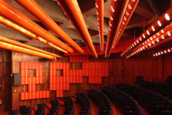 Věra Machoninová na 60. léta vzpomíná jako na období posedlosti barvou. Nejvíce se to
projevovalo v interiérech.