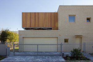 Důležitou součástí nového bydlení měla být sauna. (Rodinný dům v Radotíně, System Recovery Architects)