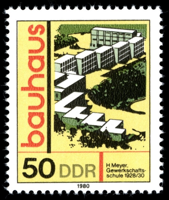 Poštovní známka Východního Německa s ilustrací Meyerovi stavby ADGB v Bernau