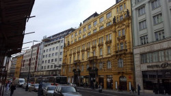 Zdeněk Lukeš: První jarní psí vycházka, hotely Hájek a AXA a palác Bondy