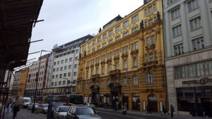 Zdeněk Lukeš: První jarní psí vycházka, hotely Hájek a AXA a palác Bondy