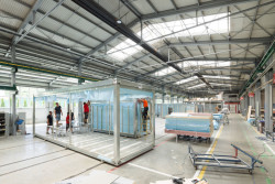 Česká společnost KOMA MODULAR uplatňuje modularitu na stavbách různých typologií. Díky inovacím jsou považováni za špičku mezi architekty i stavaři