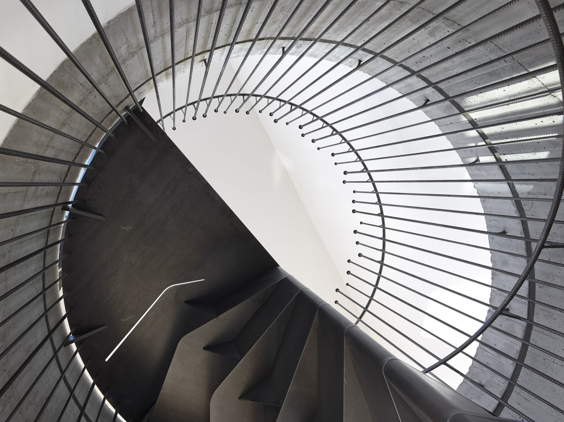 Budova Komunardů XXXV od architekta Stanislava Fialy