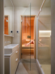 Rodičovská koupelna a k ní sauna (Rekonstrukce bytu v Praze, No Architects)