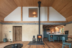 Pohled do obývacího pokoje (Rekonstrukce rodinného domu na Šumavě, Archport)