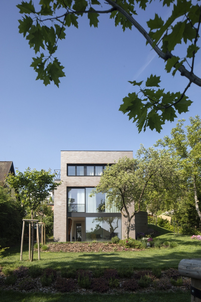 Autory návrhu jsou Lukáš Ehl, Tomáš Koumar a Alena Šrámková