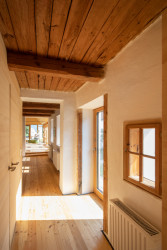 Rekonstrukce historického hliněného domu od Andiho Breusse