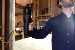 Leica Geosystems představila novou generaci laserových skenerů. Zde ruční skener BLK2GO, který díky sběru dat za chůze výrazně zefektivní proces zaměřování objektů