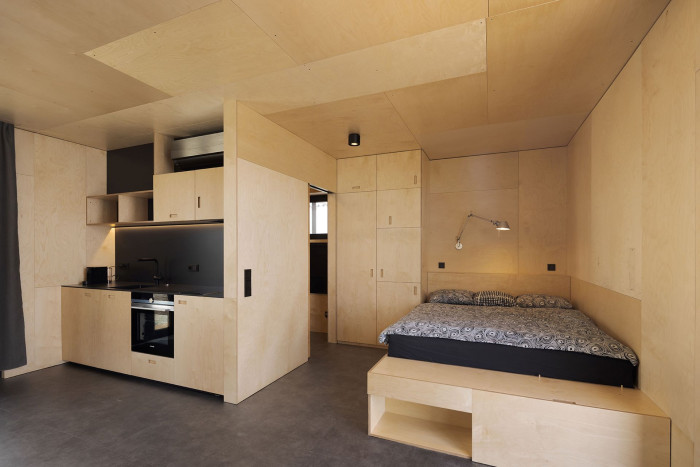 Každý model lze individuálně konfigurovat, ať už jde o materiály v interiéru, exteriéru nebo specifické požadavky na vybavení. (Moderní modulární domky Fashion Line RELAX od KOMA)