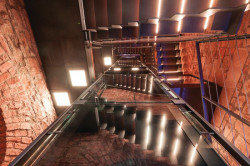 architekti chmelík & partneři, dostavba pokladny a rekonstrukce Bílé věže v Hradci Králové, detail průběžného panelu, foto