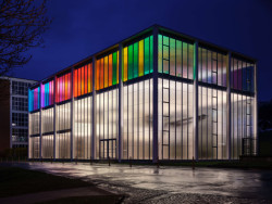Památník navrhl architekt František Lýdie Gahura po tragické nehodě Tomáš Bati. 
