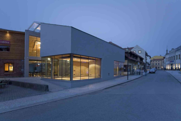 Obchodní centrum v Rožnově pod Radhoštěm
 (Obchodní centrum v Rožnově pod Radhoštěm; Kamil Mrva, Dodavatel E B stavební)