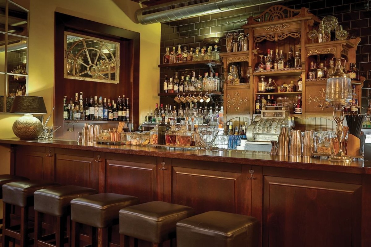 Hemingway bar, Dřevěná stavba roku 2016