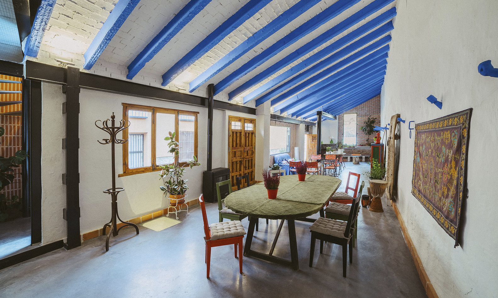 Proměna hospodářských staveb na bydlení, OOIIO architecture