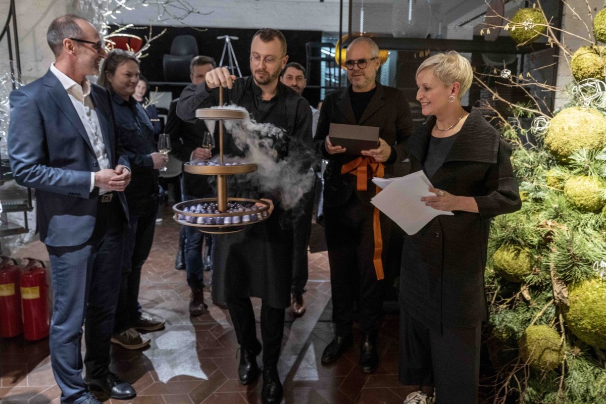 Studio Mimolit uvedlo v prostorách holešovického showroomu Konsepti výstavu Spřízněné duše