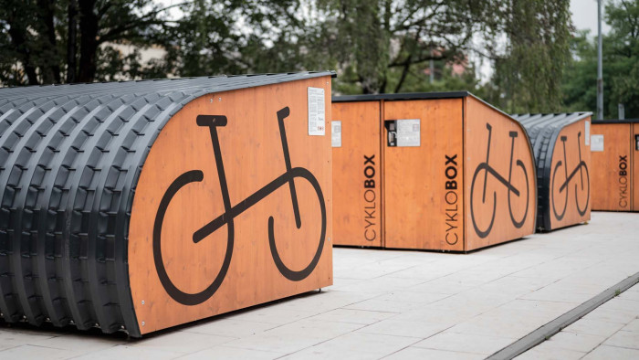 Robustní ocelová konstrukce je doplněna tříbodovým zamykacím mechanismem. (Cyklobox od Urbania)