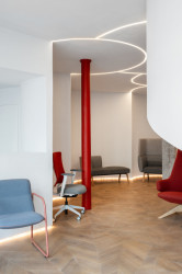 Veškeré sezení v Atelieru Bohemia pochází od české značky LD Seating.