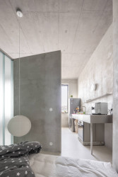 Slovenští architekti Richard Kilo a Matej Honč zrekonstruovali byt v původním kancelářském domě v Bratislavě