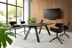 Židle, která obejme - bloum od Wisner-Hager