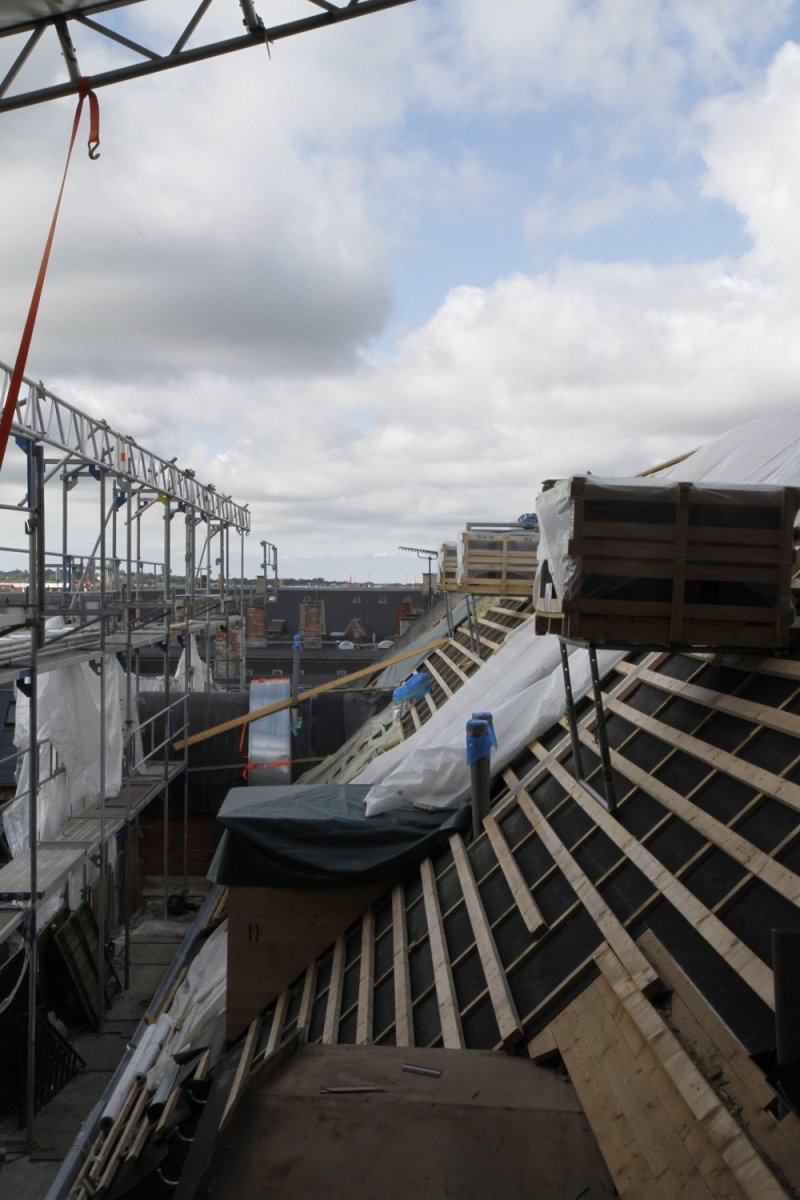 Střešní balkon Velux Cabrio, fotografie z instalace prvků.