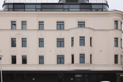 Detail fasády budovy A s detaily dekorativních prvků (Textilia – zreknstruovaná ikona Ostravy; Master Design)