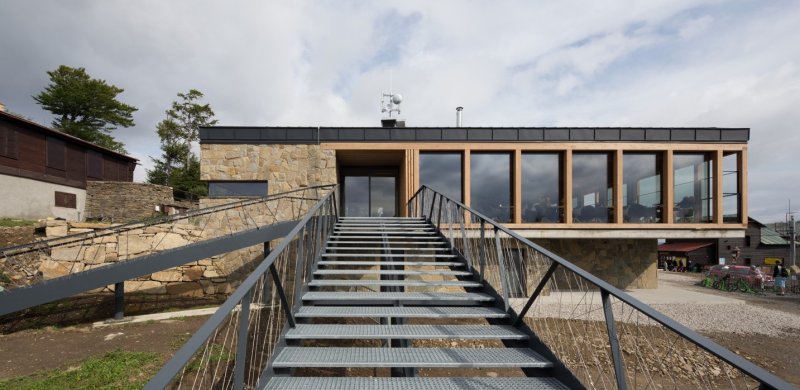 Výstupní stanice lanové dráhy na Pustevnách od Kamil Mrva Architects