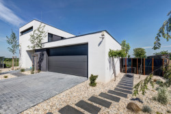 Ateliér MOLNÁR-PERÁČEK navrhli nízkoenergetická rodinný dům u Prahy