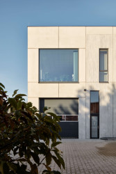 Architekti z Ateliéru stavebních konstrukcí realizovali v pražských Čakovicích skladové haly