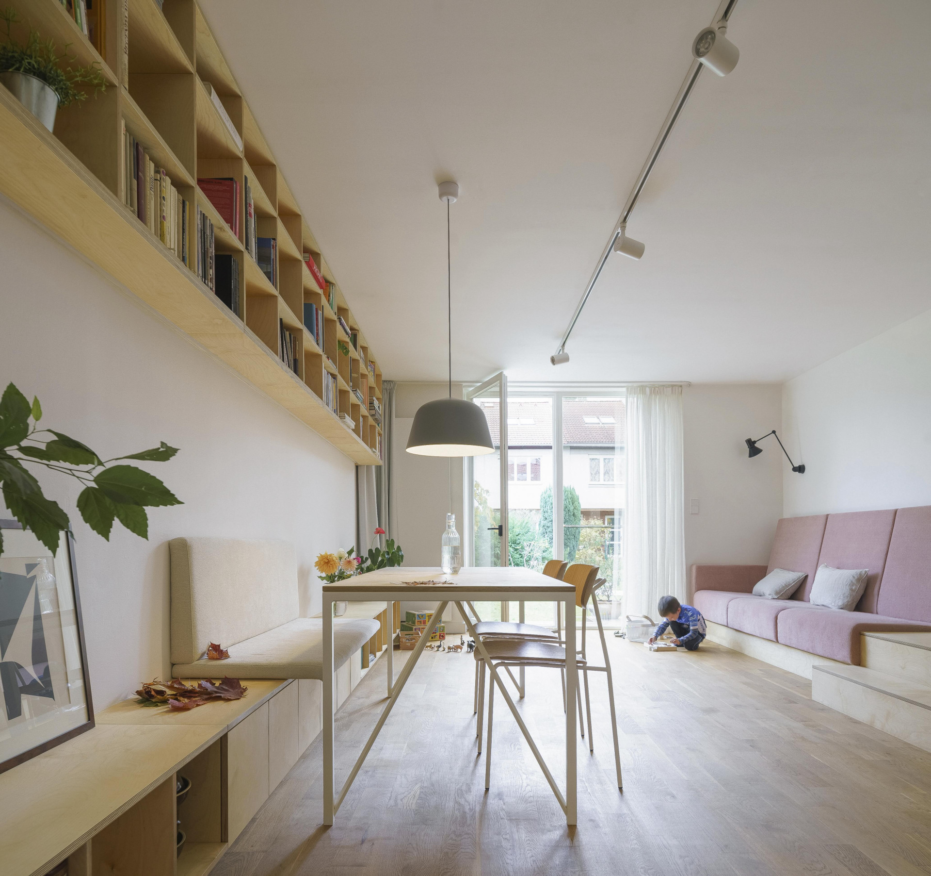 Bydlení v řadovém domě v Praze-Strašnicích od BY architects