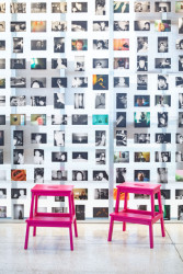 ...či s jejich rozmístěním na panelu. (Výstava Libuše Jarcovjaková, ateliér AnnaMAT)