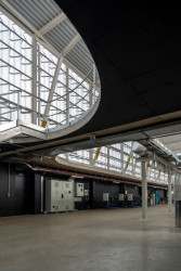 Firma, která teplárnu provozuje, centrálu vnímá jako důležité místo pro prezentaci svých postupů. (Centrála tepelné elektrárny v Palencii, FRPO Rodríguez & Oriol)