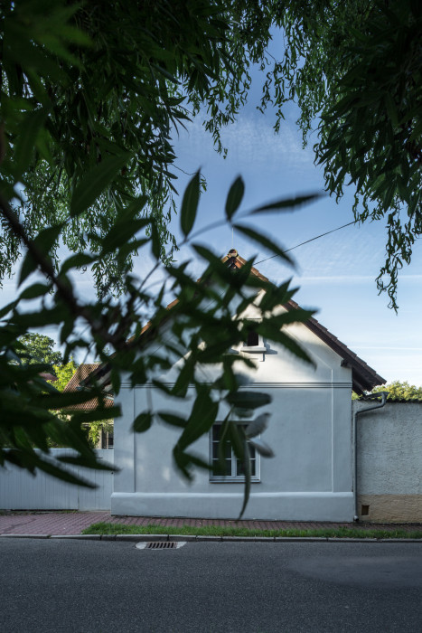 Rekonstrukce rodinného domu v Kolovratech, OTA ateliér (Tomáš Henel, Ondřej Fiala)